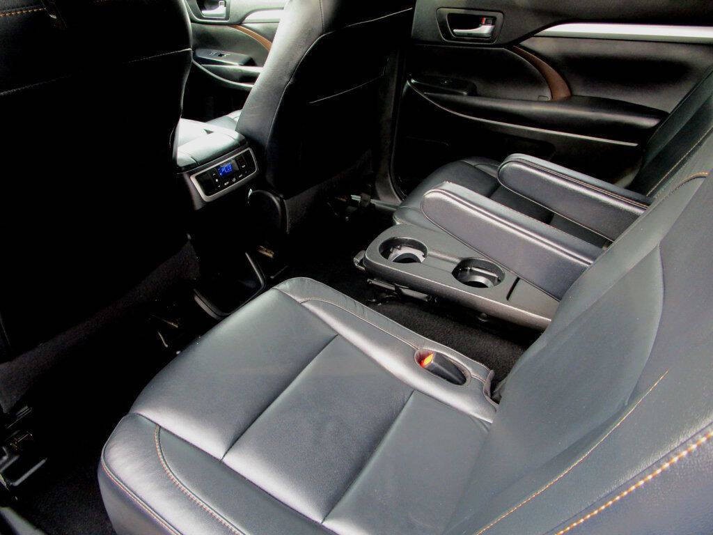 2018 Toyota Highlander Image 18