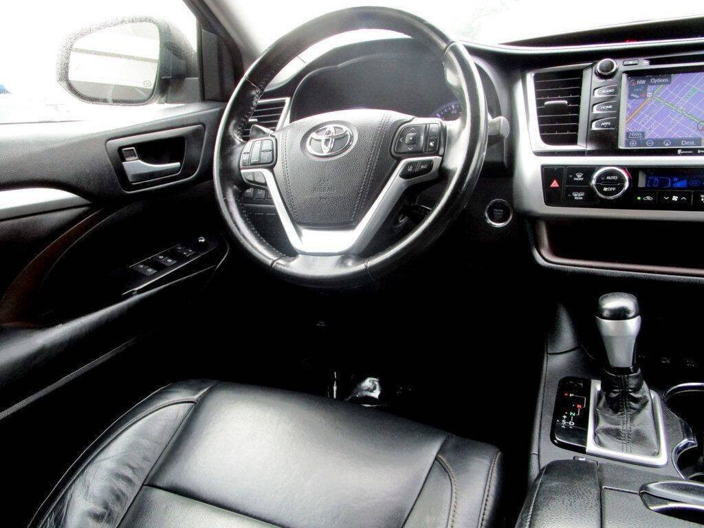 2018 Toyota Highlander Image 21