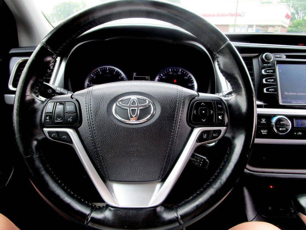 2018 Toyota Highlander Image 22