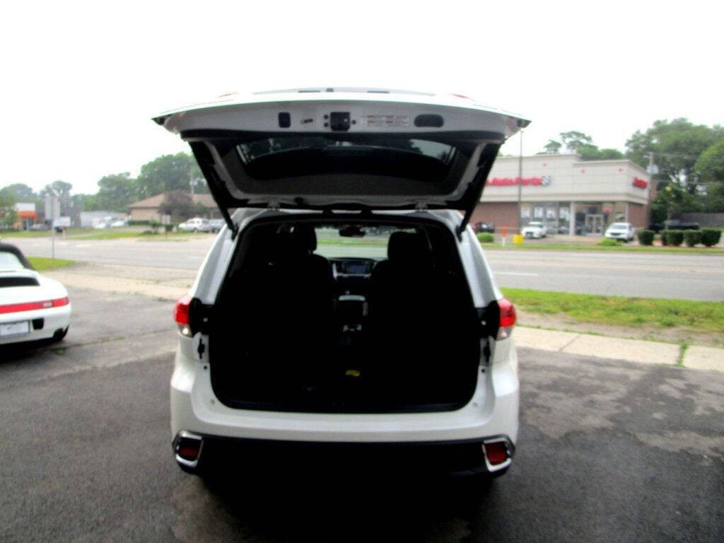 2018 Toyota Highlander Image 32