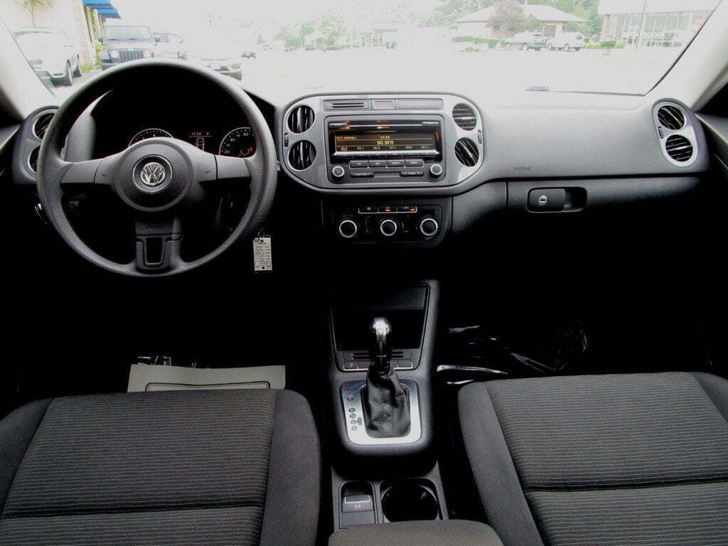 2012 Volkswagen Tiguan Image 2