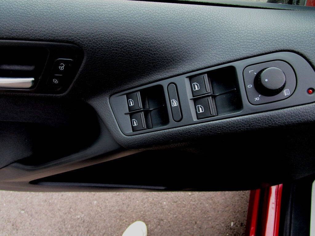 2012 Volkswagen Tiguan Image 25