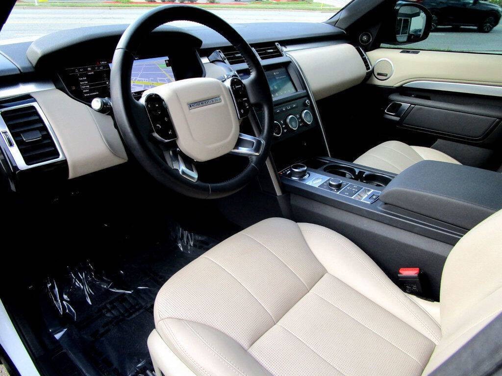 2020 Land Rover Discovery Image 13