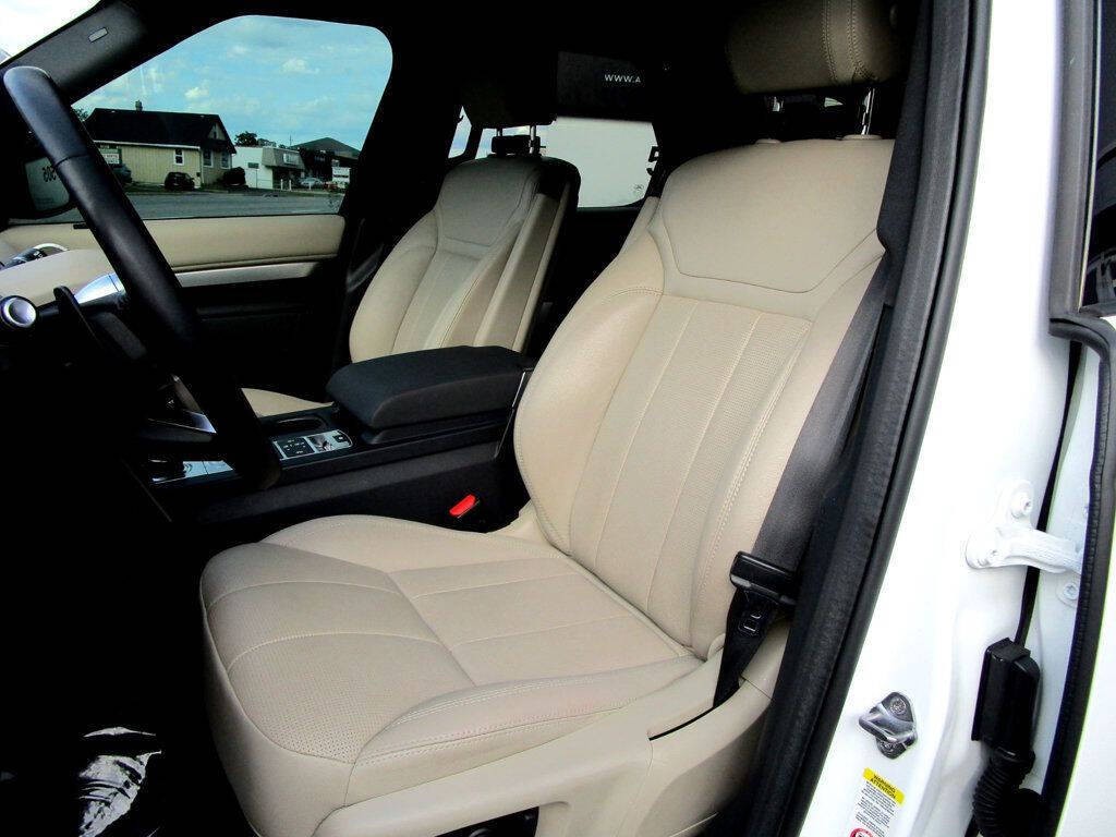 2020 Land Rover Discovery Image 15