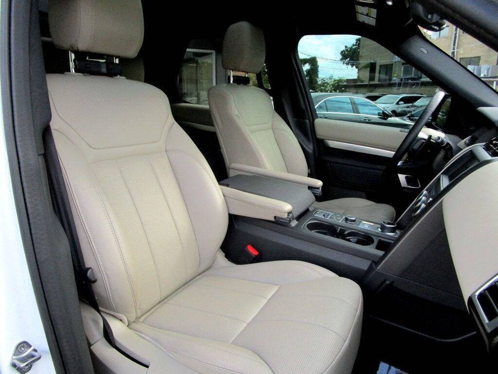2020 Land Rover Discovery Image 16