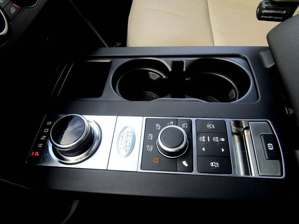 2020 Land Rover Discovery Image 22