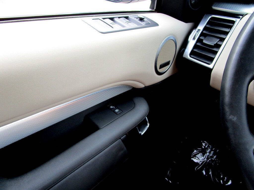 2020 Land Rover Discovery Image 34