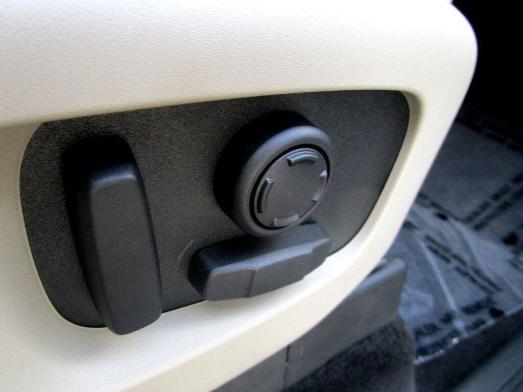 2020 Land Rover Discovery Image 36