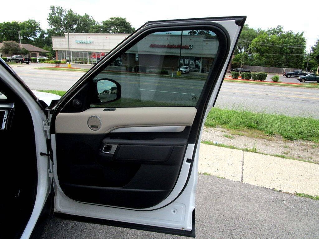 2020 Land Rover Discovery Image 40