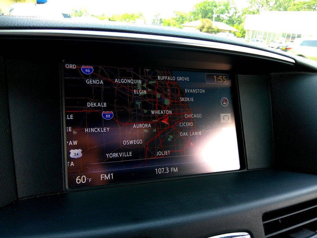 2017 INFINITI Q70 Image 3