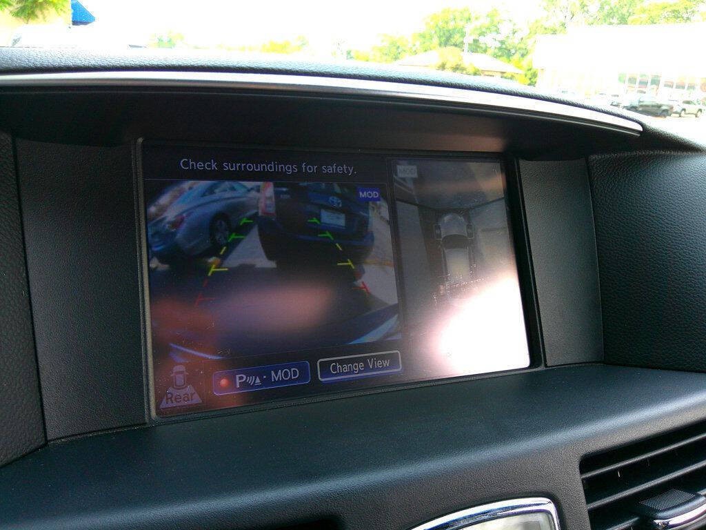2017 INFINITI Q70 Image 4