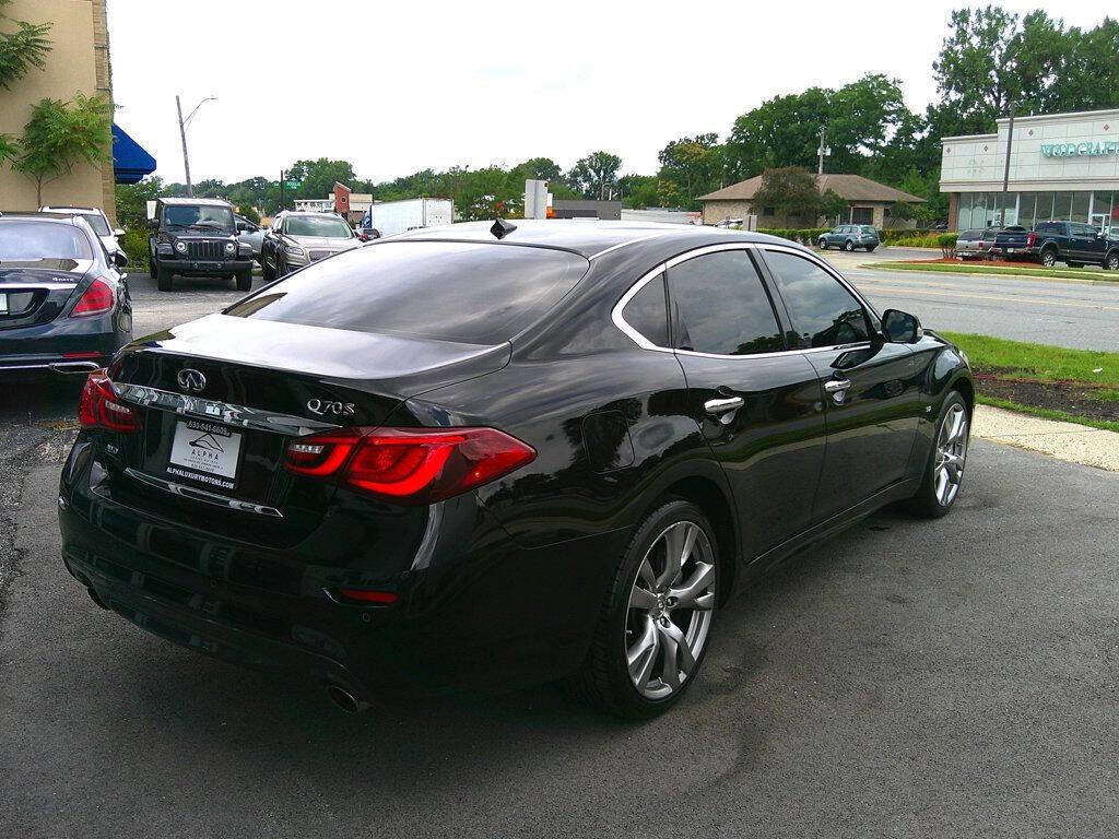 2017 INFINITI Q70 Image 7