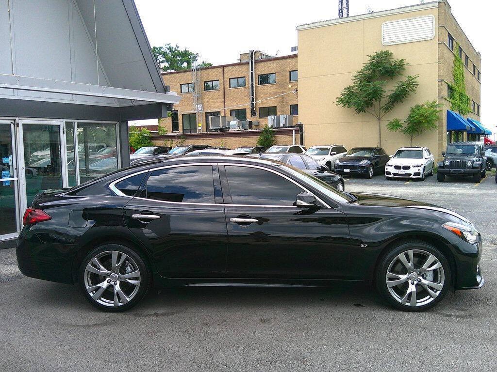 2017 INFINITI Q70 Image 8