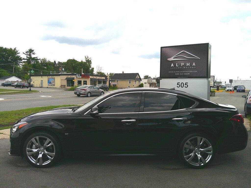 2017 INFINITI Q70 Image 9