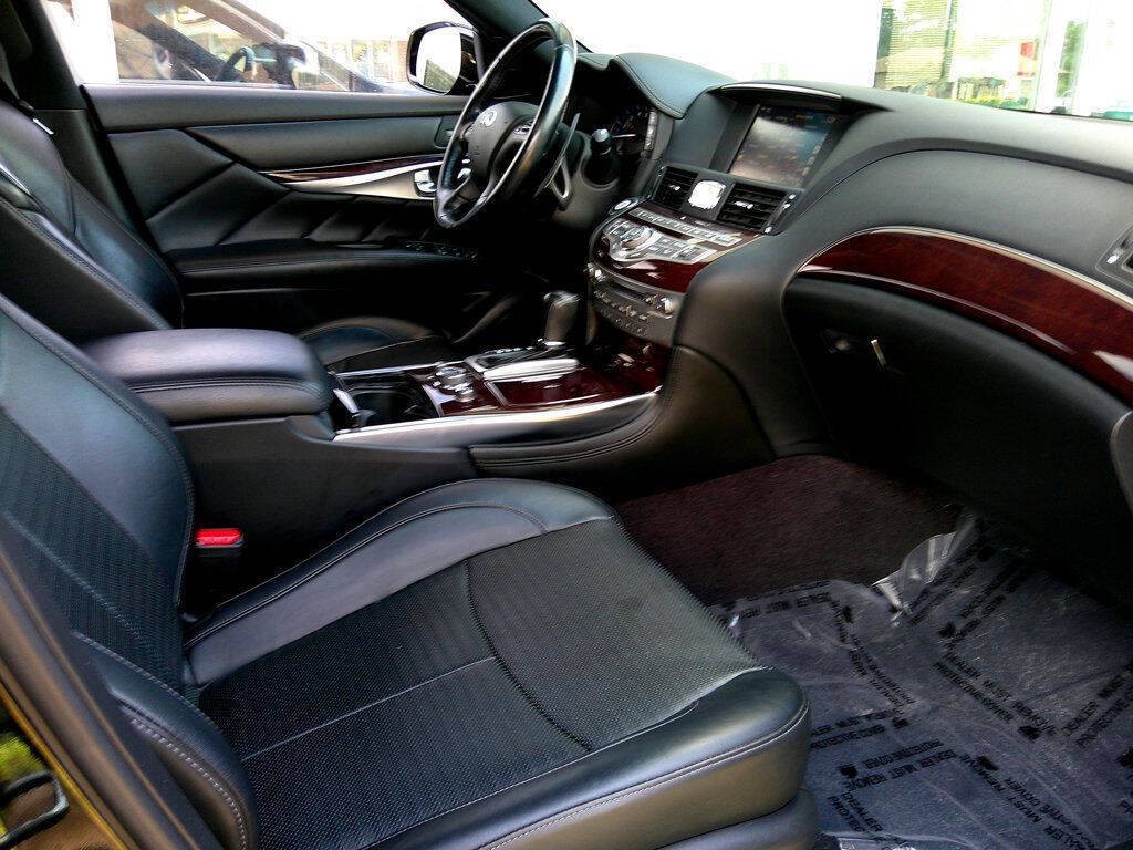 2017 INFINITI Q70 Image 14