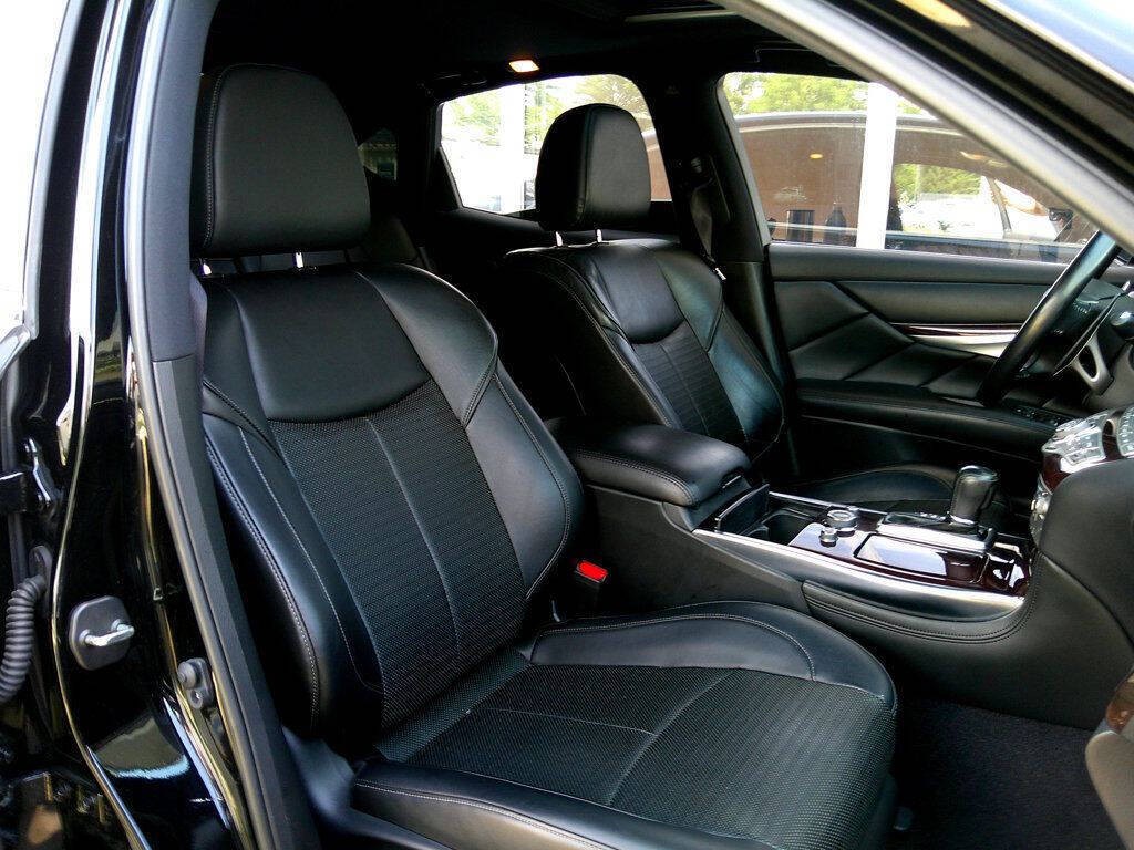 2017 INFINITI Q70 Image 15