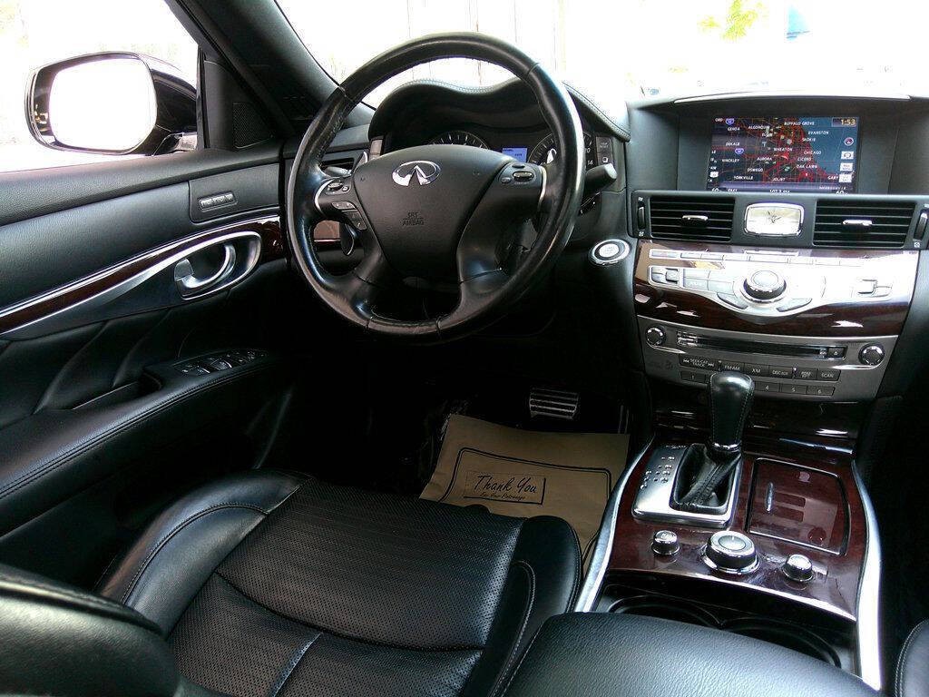 2017 INFINITI Q70 Image 17