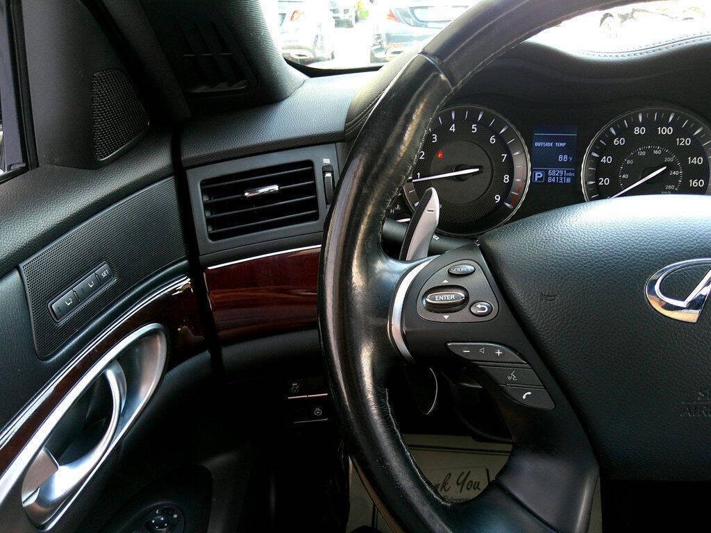2017 INFINITI Q70 Image 19