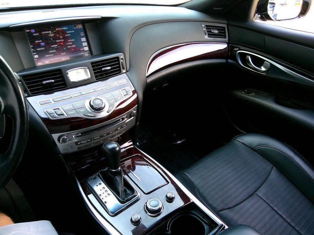 2017 INFINITI Q70 Image 21