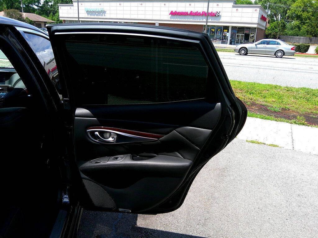 2017 INFINITI Q70 Image 28