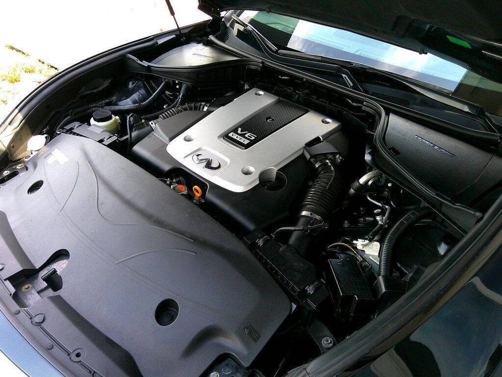 2017 INFINITI Q70 Image 30