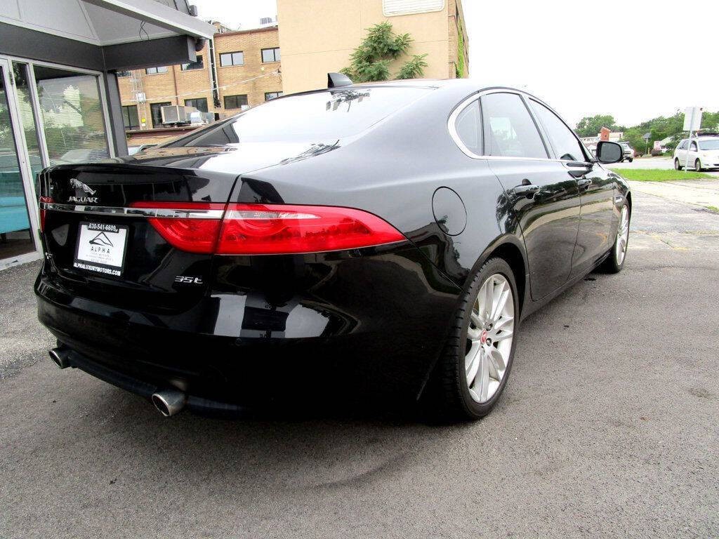 2016 Jaguar XF Image 8