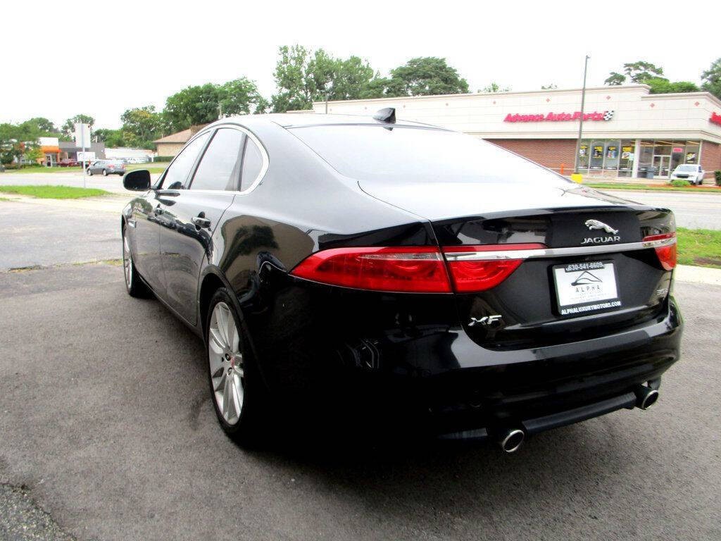 2016 Jaguar XF Image 10
