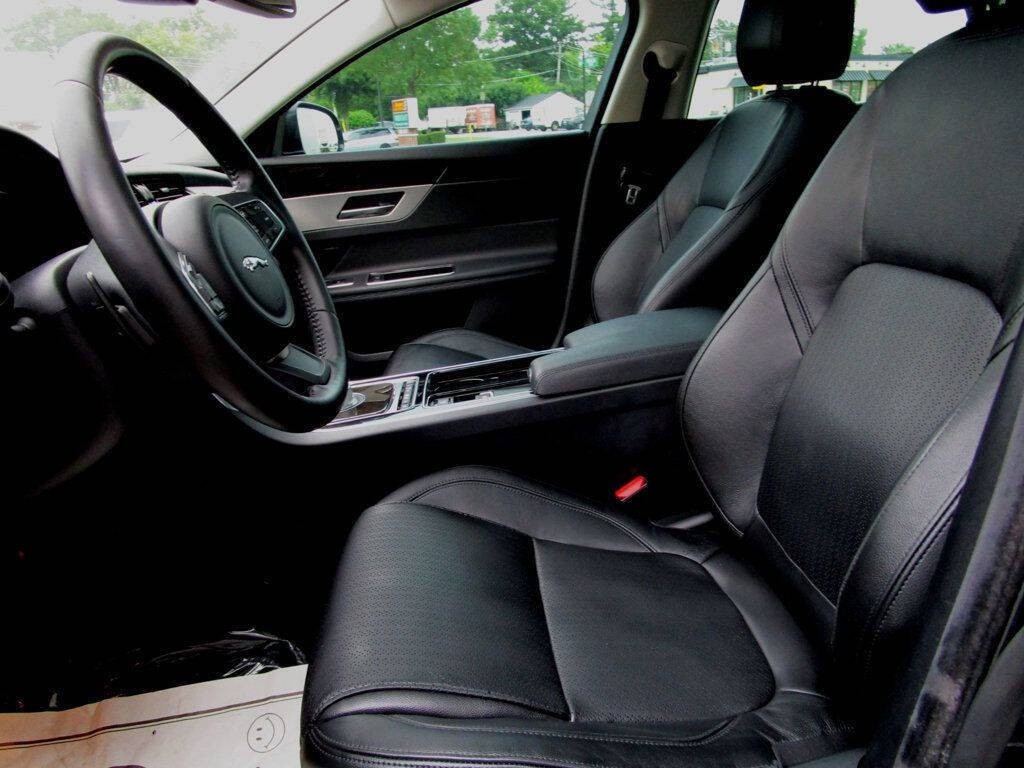 2016 Jaguar XF Image 13