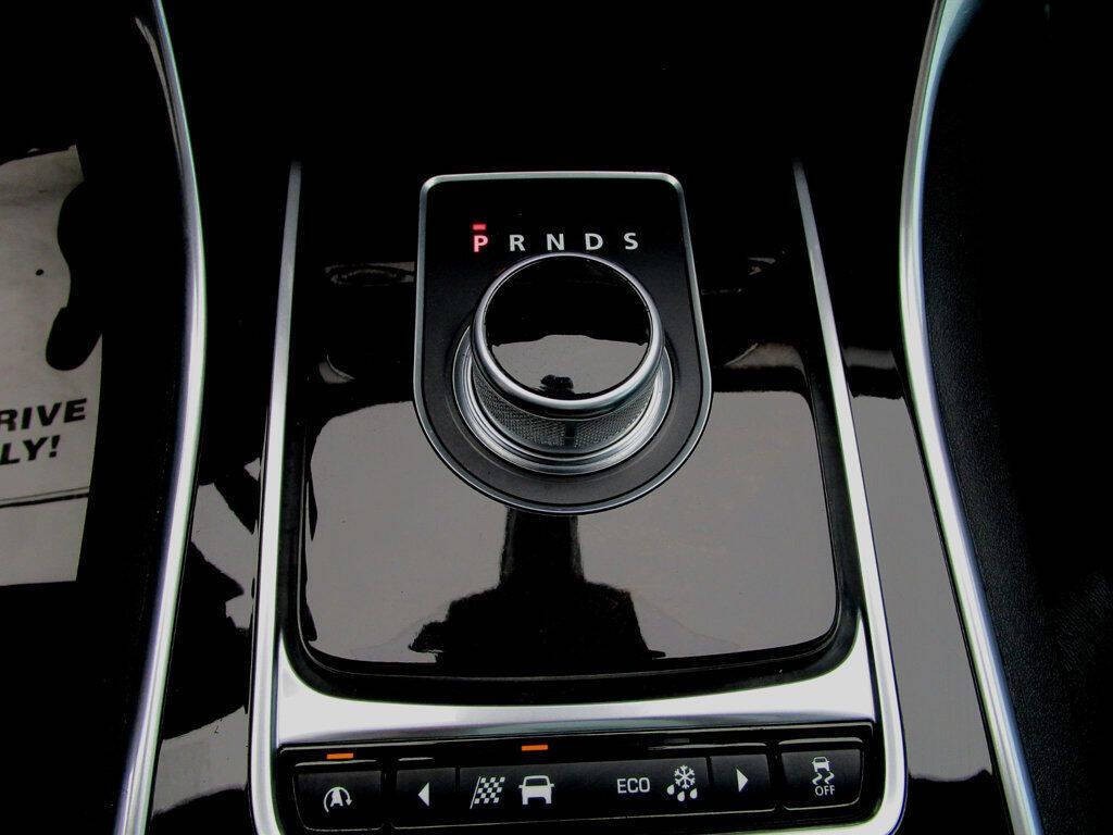 2016 Jaguar XF Image 18