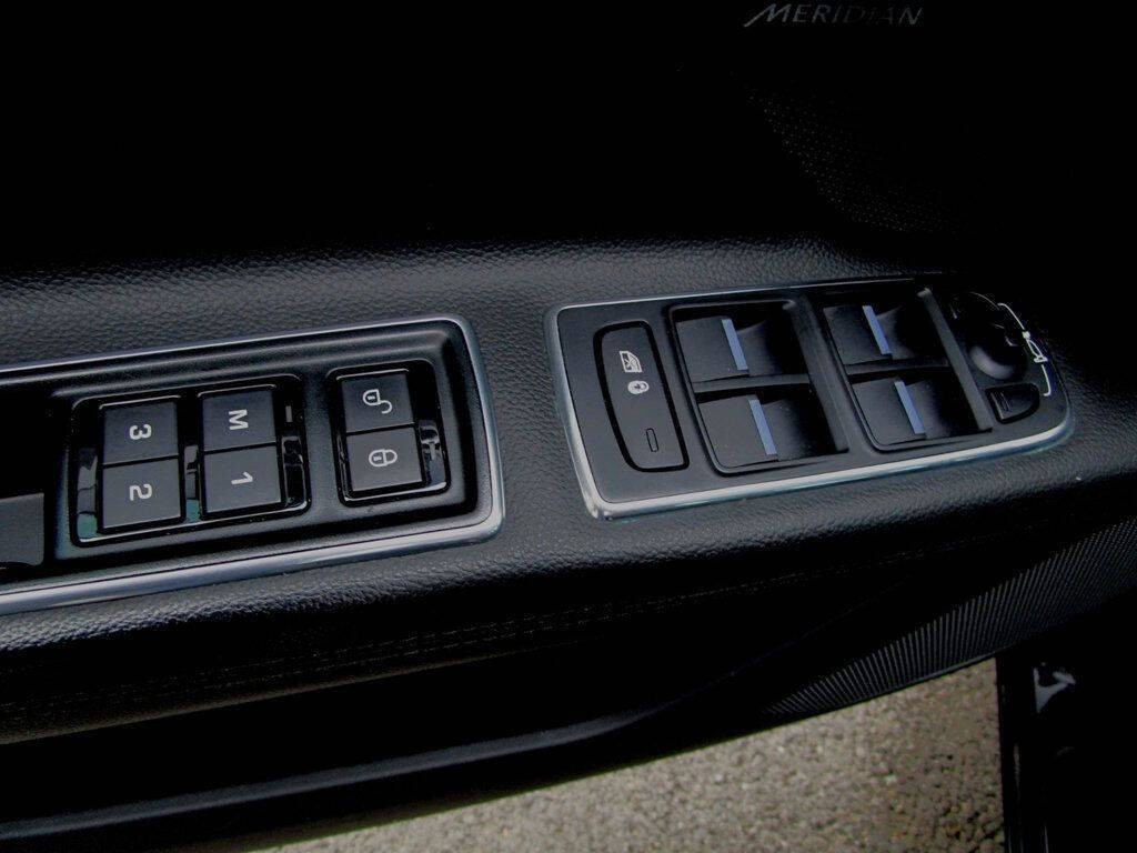 2016 Jaguar XF Image 22