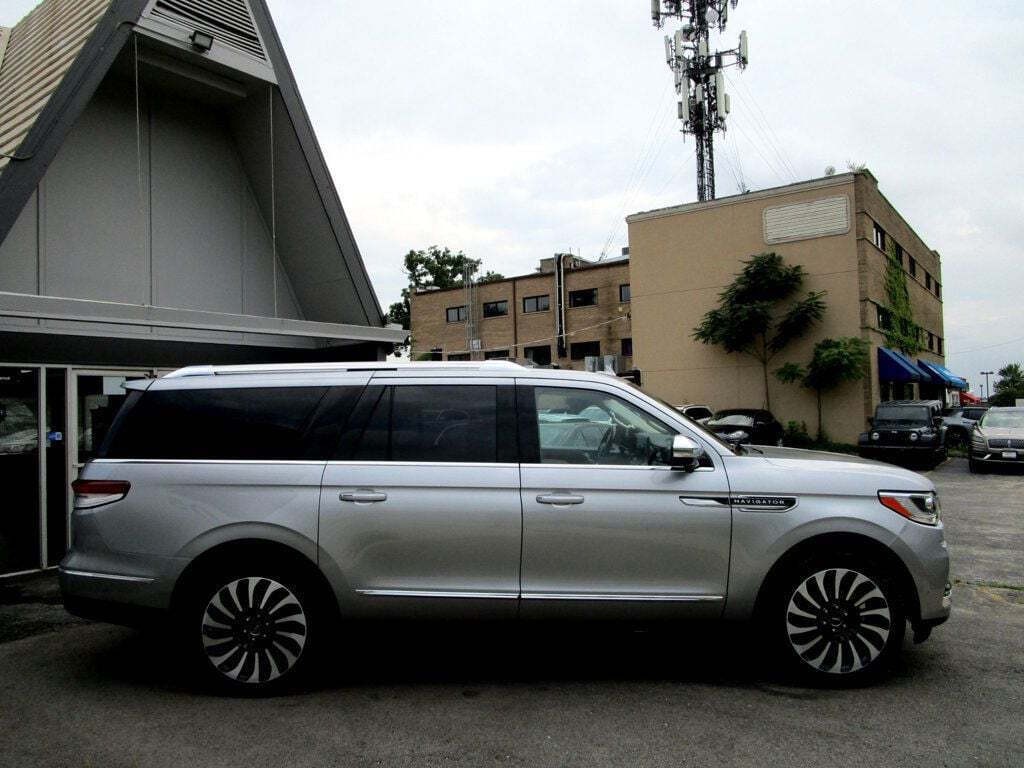 2022 Lincoln Navigator Image 11