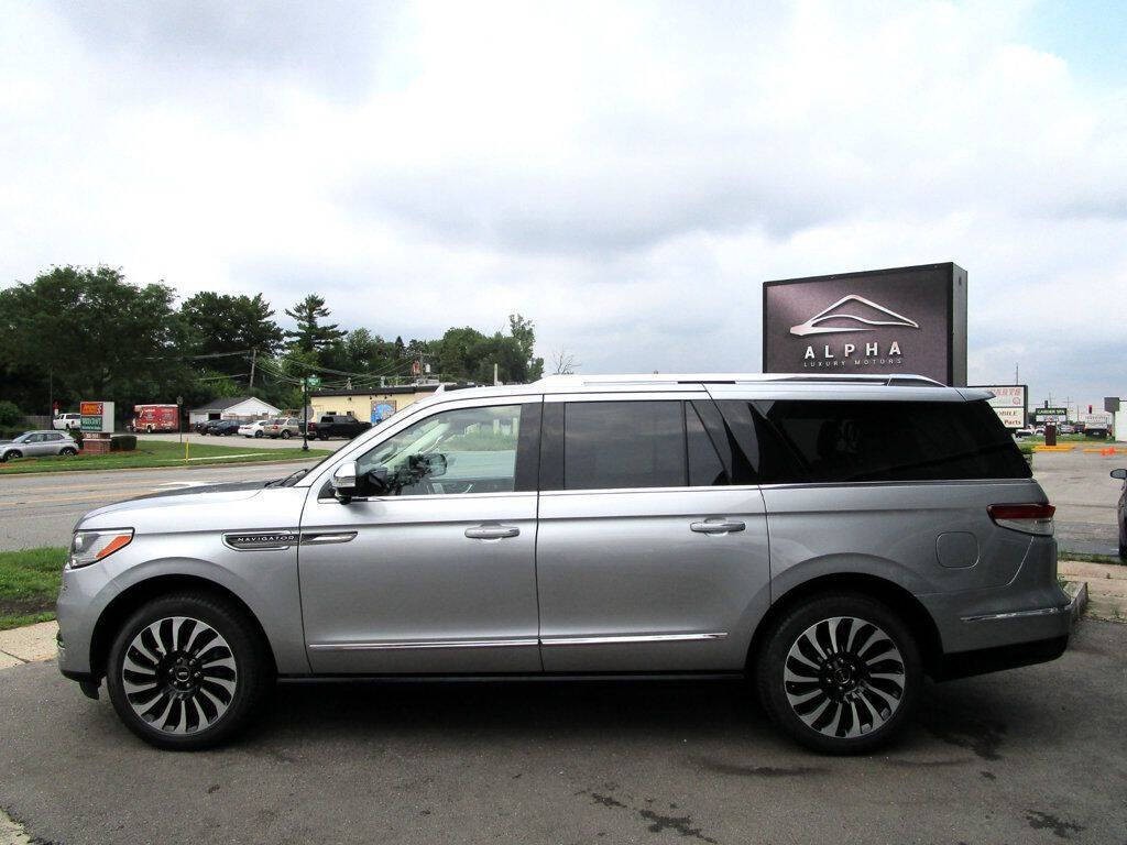 2022 Lincoln Navigator Image 12