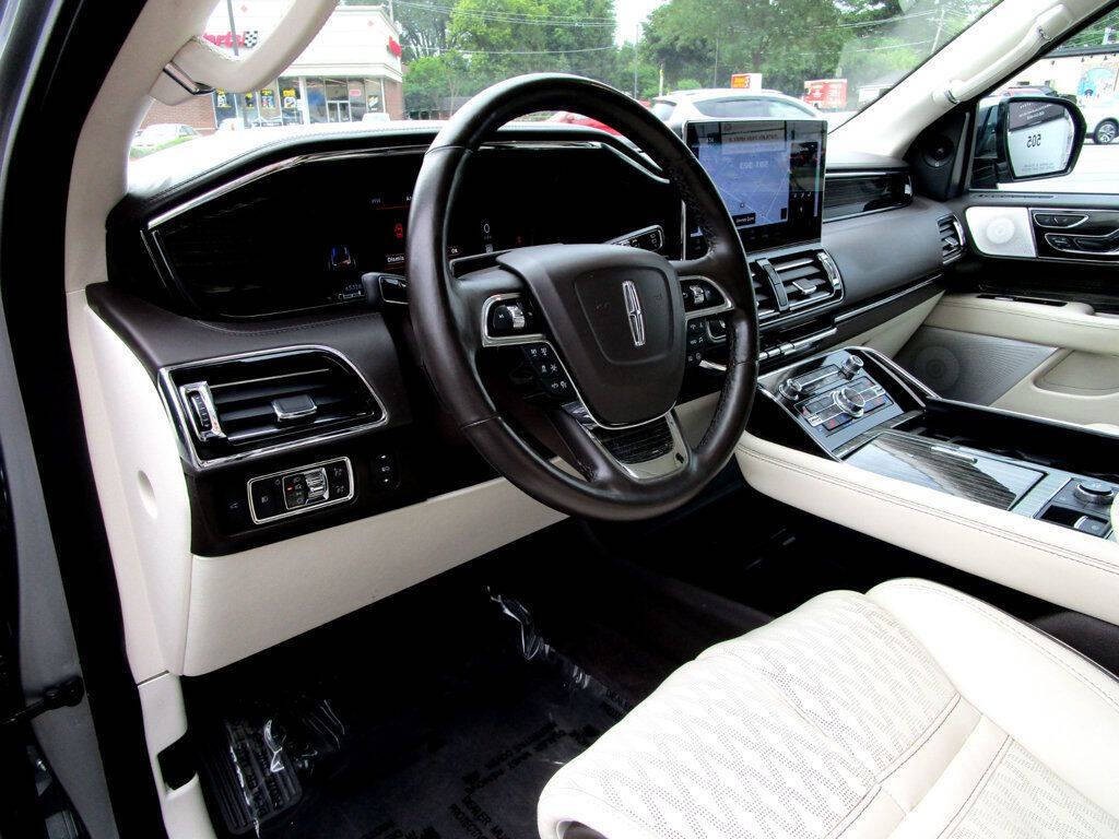 2022 Lincoln Navigator Image 13