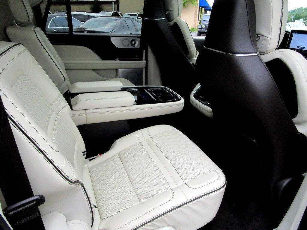 2022 Lincoln Navigator Image 18