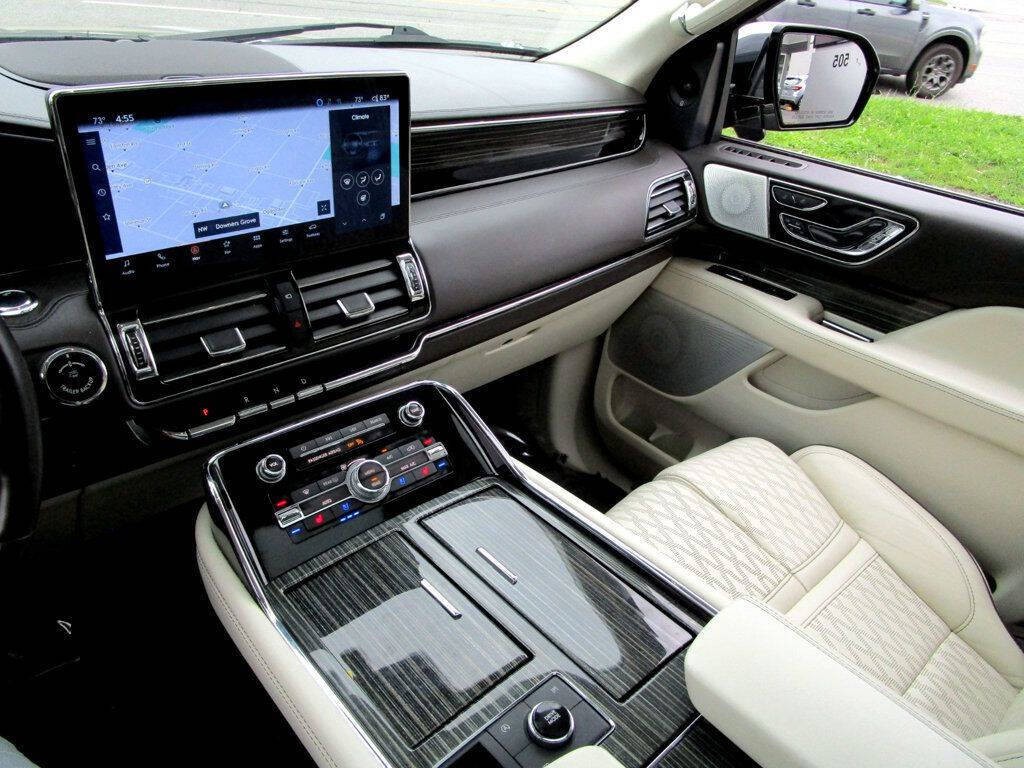 2022 Lincoln Navigator Image 22