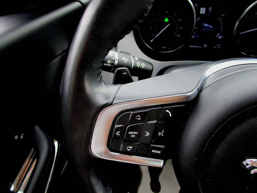 2019 Jaguar E-pace Image 21