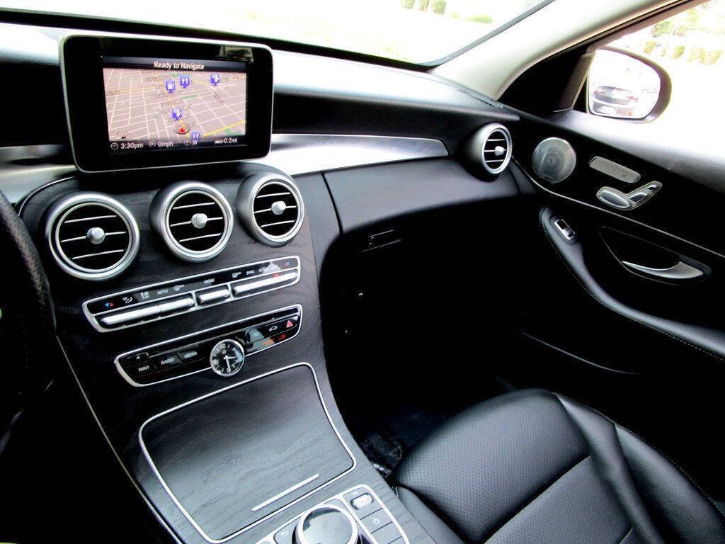 2017 Mercedes-Benz C-Class Image 23