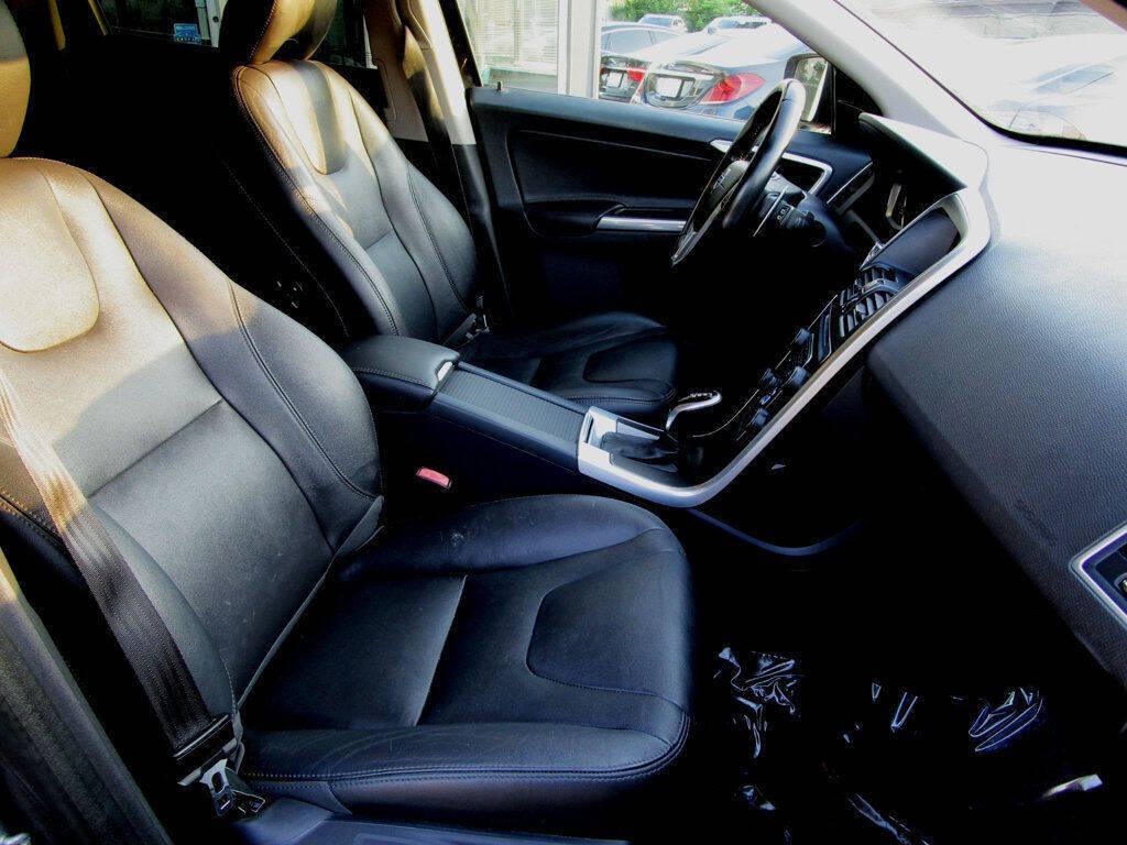 2015 Volvo XC60 Image 12