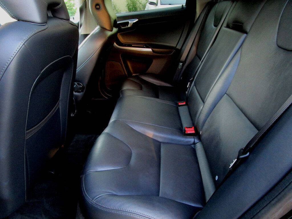 2015 Volvo XC60 Image 18