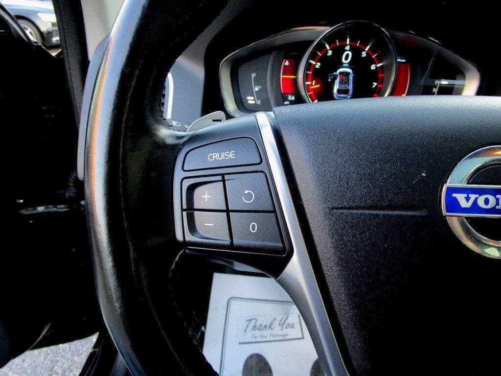 2015 Volvo XC60 Image 21