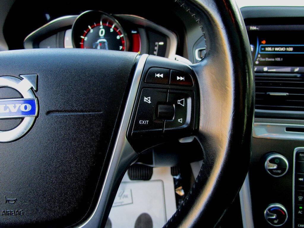 2015 Volvo XC60 Image 22