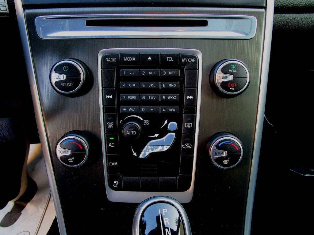 2015 Volvo XC60 Image 24
