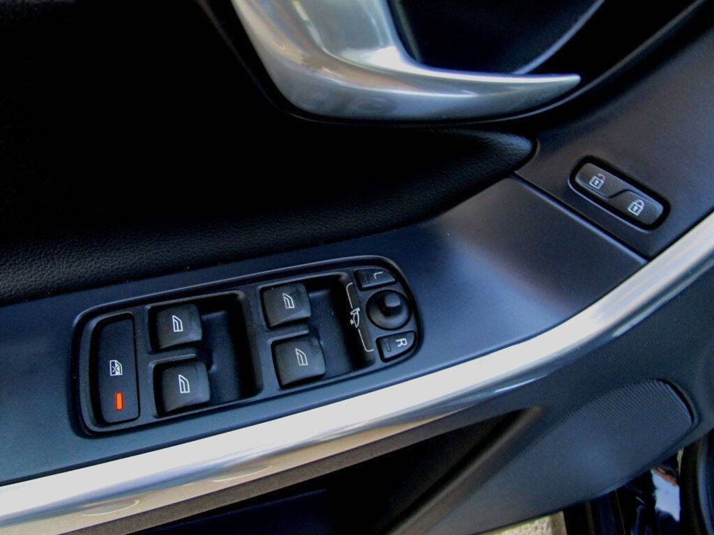2015 Volvo XC60 Image 29