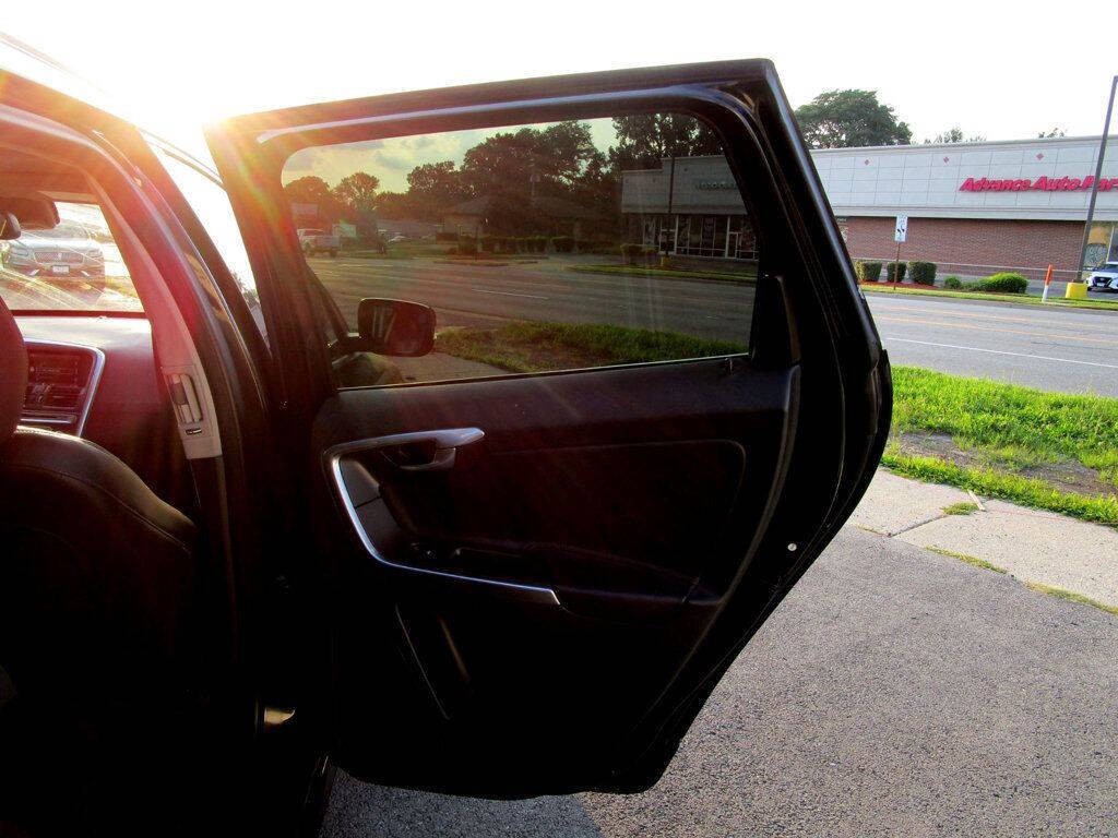 2015 Volvo XC60 Image 34