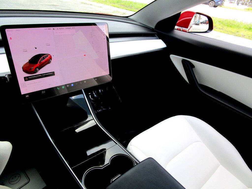 2019 Tesla Model 3 Image 24