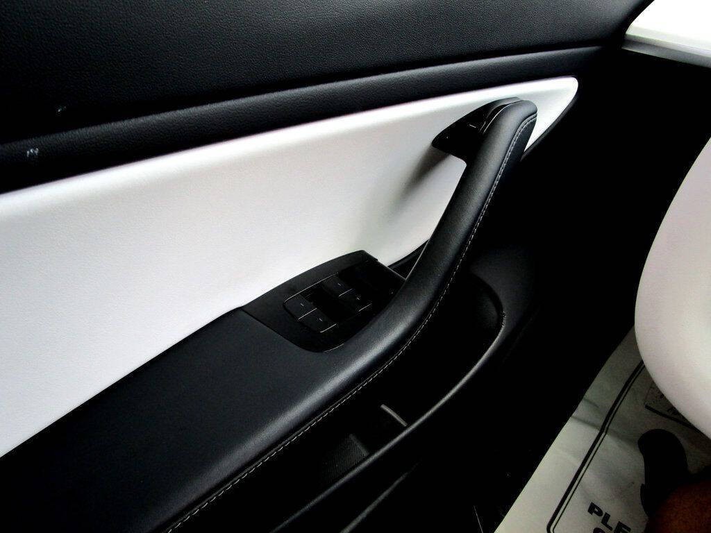 2019 Tesla Model 3 Image 40