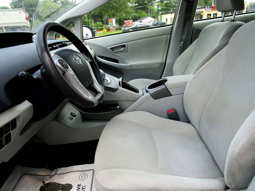 2014 Toyota Prius Image 2