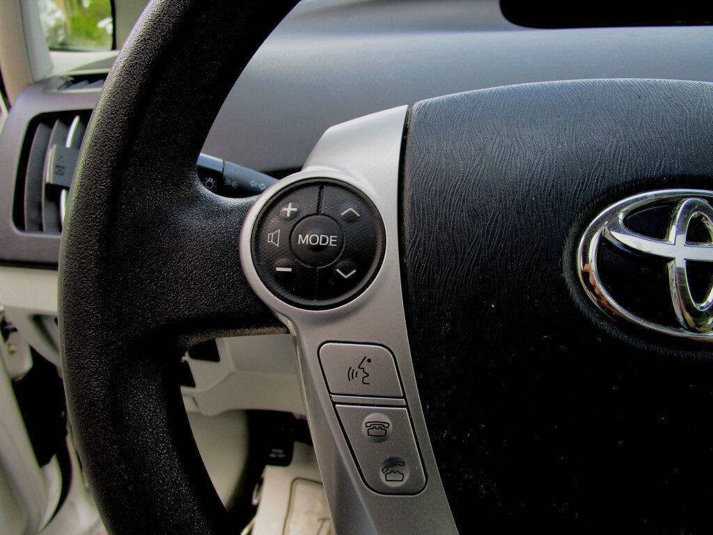 2014 Toyota Prius Image 18