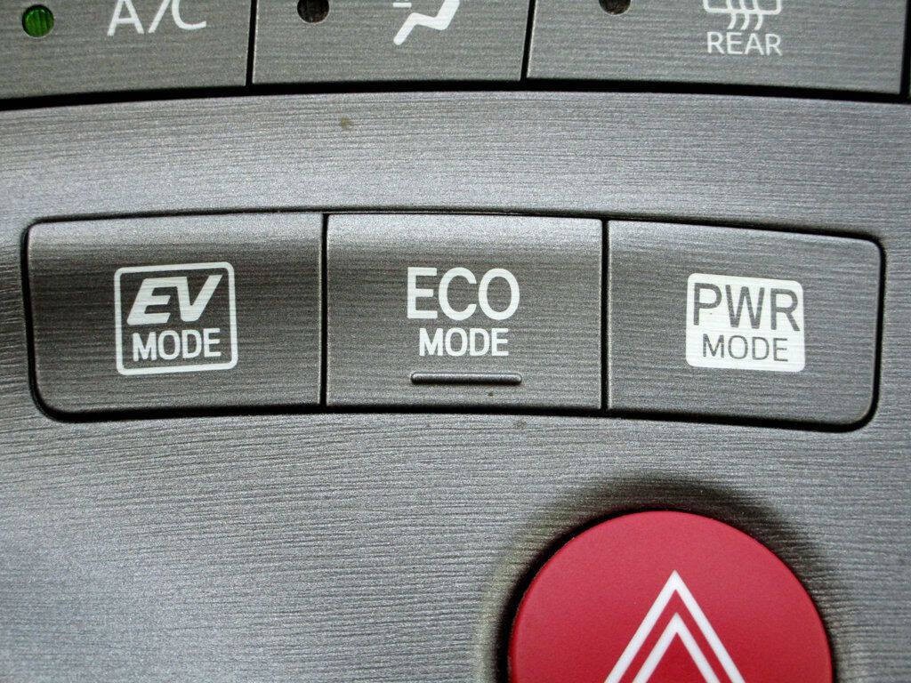 2014 Toyota Prius Image 23
