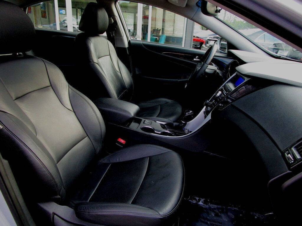 2011 Hyundai Sonata Image 14